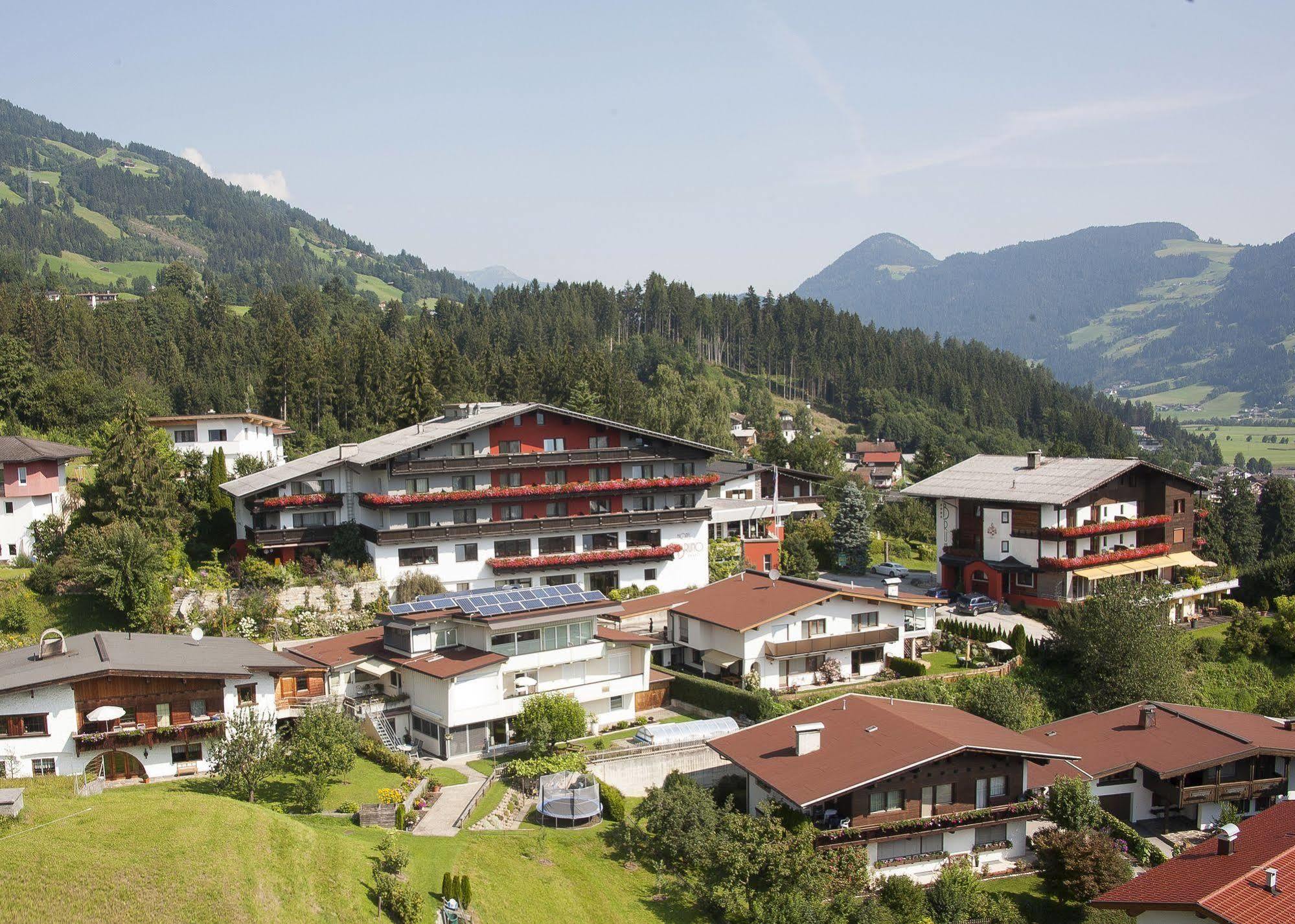 Hotel Bruno Fügen Eksteriør billede
